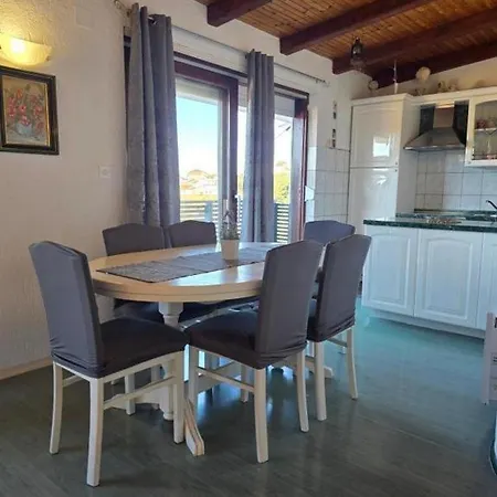 Apartman With Parking Space Palit, Rab - 4983