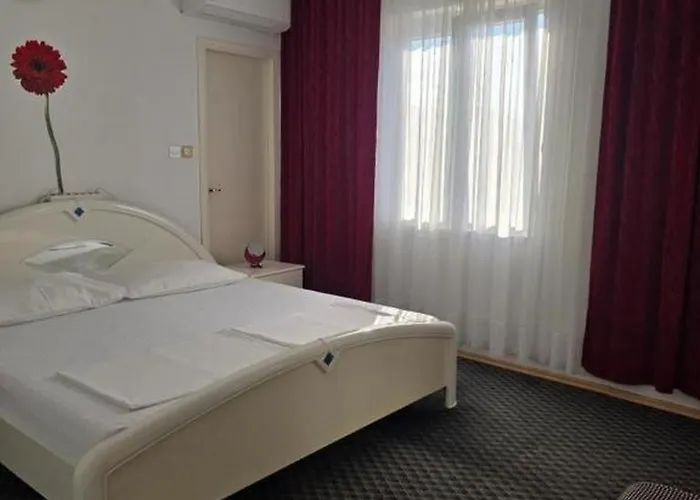 Apartman With Parking Space Palit, Rab - 4983 *