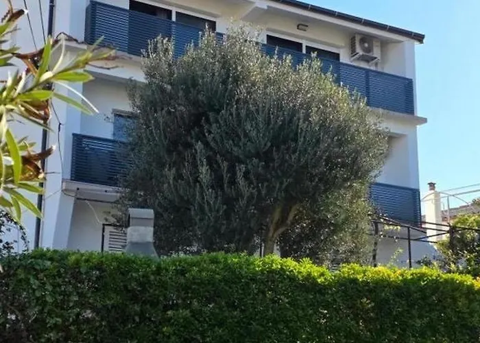 Apartman With Parking Space Palit, Rab - 4983